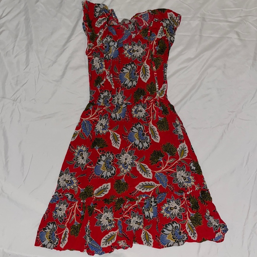 SUPER cute dress! Perfect condition. Perfect for work or brunch.